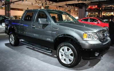 163_2007_la_auto_show_98z+2008_ford_f150_60th_anniversary+front_view.jpg